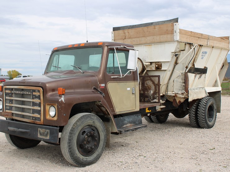 1982-international-s1700-image-50