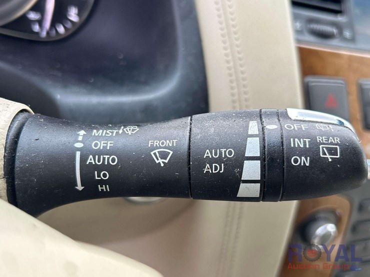 2012-infiniti-qx56-image-15