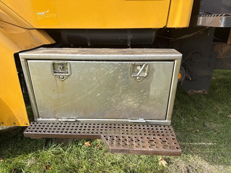 2001-caterpillar-c12-image-52