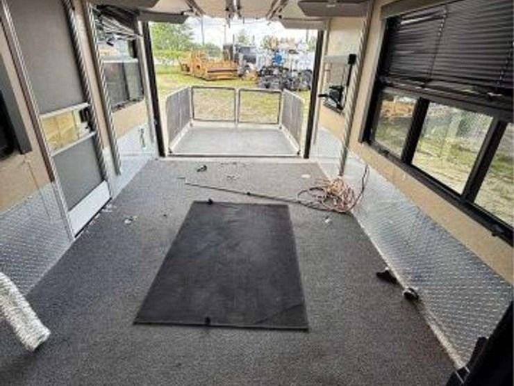 2013-dutchman-voltage-toy-hauler-40-foot.-image-3