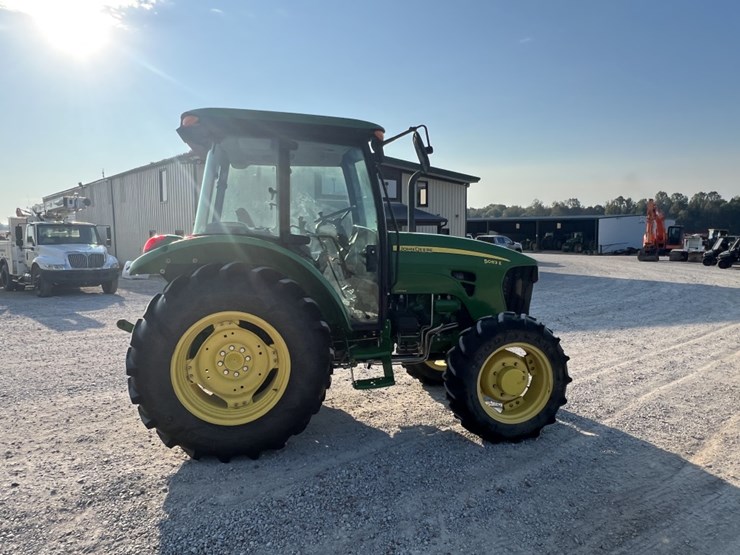 2012-john-deere-5083e-image-7