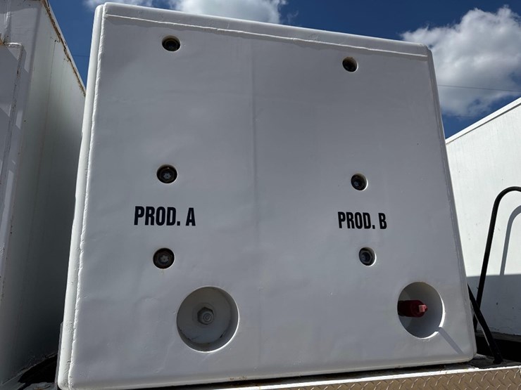 2007-peterbilt-335-image-16