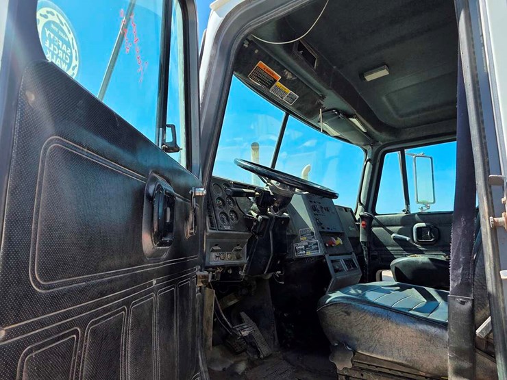 1998-mack-ch613-image-16