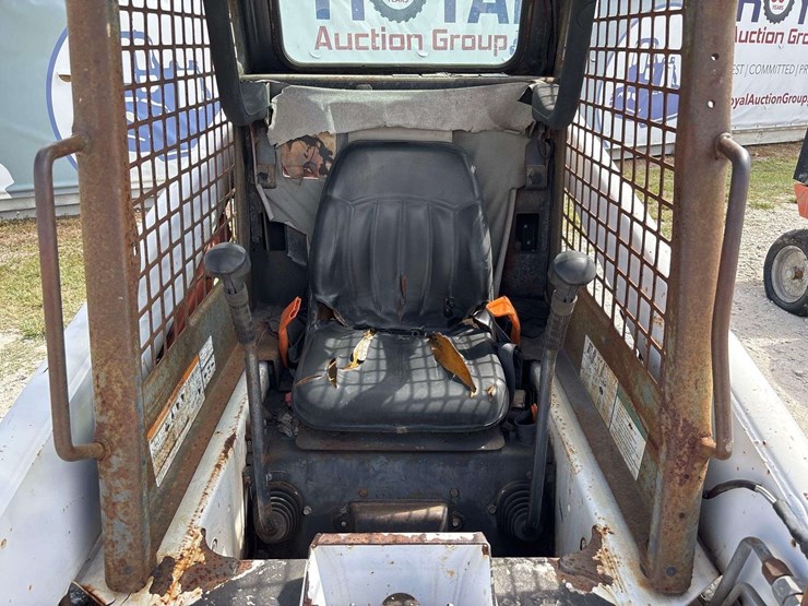2002-bobcat-763-high-flow-compact-wheel-loader-skid-steer-image-11