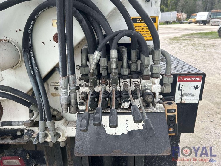 2012-freightliner-m2-106-asphalt-pothole-patcher-truck-image-22