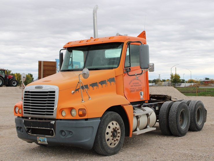 #2063-•-#2063--2006-freightliner-century-classic-s/t-semi-image-1
