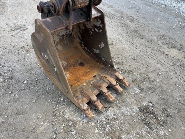 2017-takeuchi-tb260-image-11