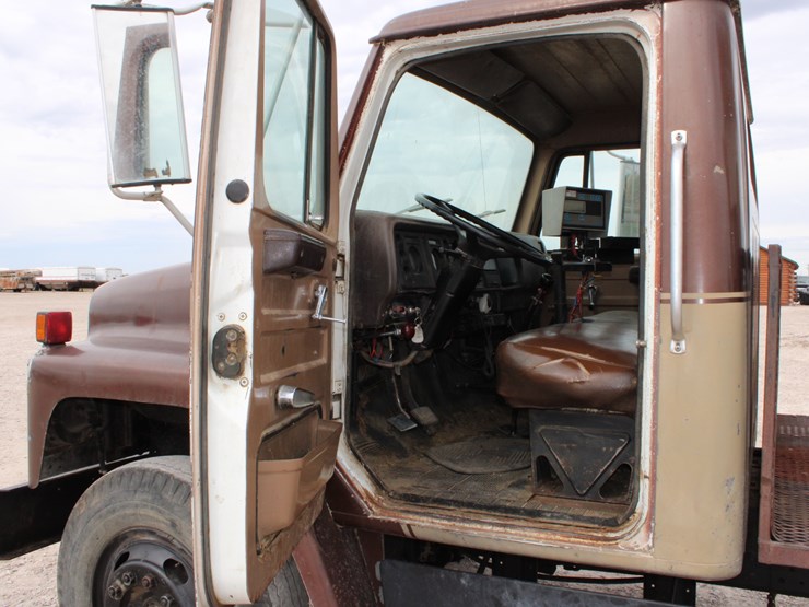 1982-international-s1700-image-31