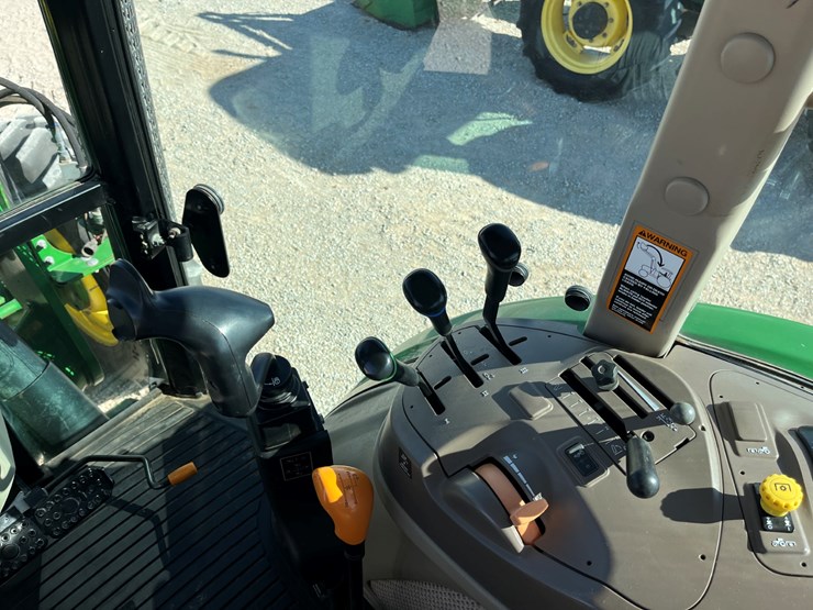 2016-john-deere-5100e-image-16