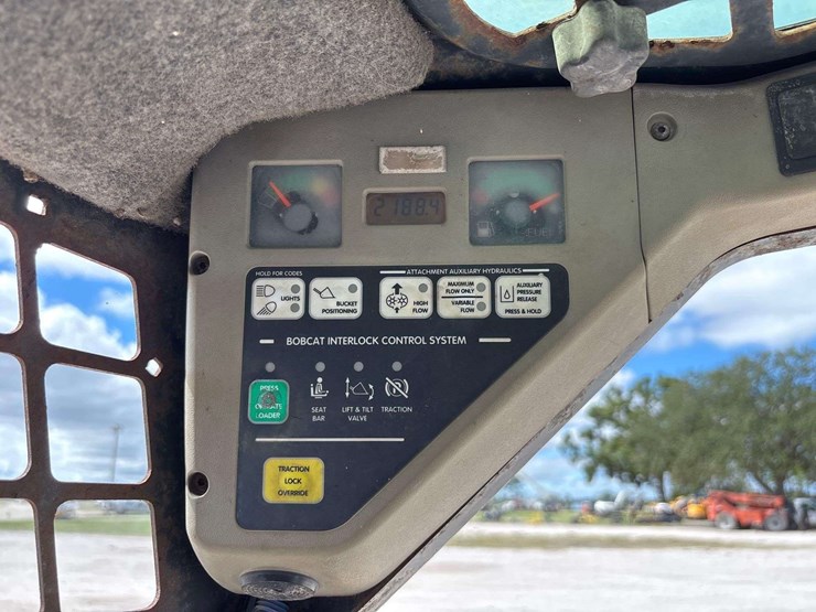 2002-bobcat-763-high-flow-compact-wheel-loader-skid-steer-image-13