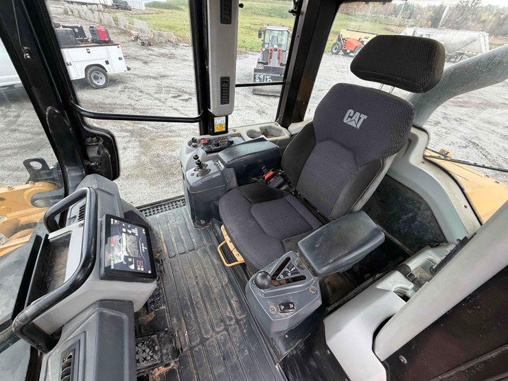 2022-caterpillar-963-lgp-image-21