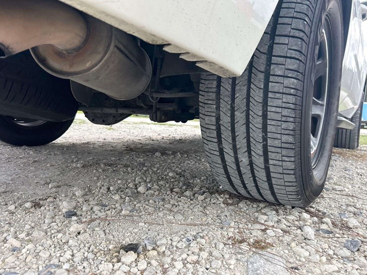 2015-chevrolet-tahoe-image-21