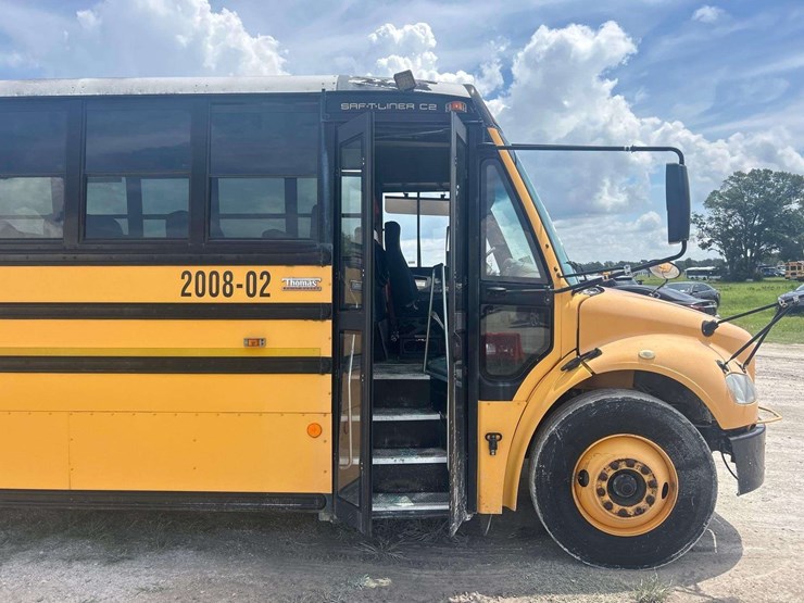 2009-freightliner-b2-image-10