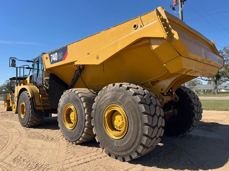 2019-caterpillar-740-gc-image-2