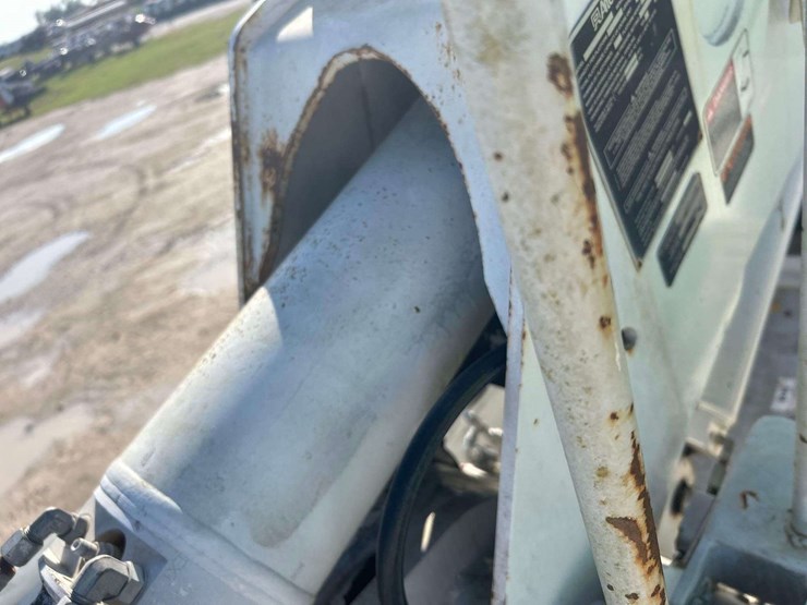 2013-freightliner-m2-106-altec-aa755-55ft-bucket-truck-image-26