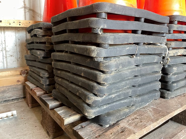 #1054-•-(60)-reflective-traffic-cones-image-4