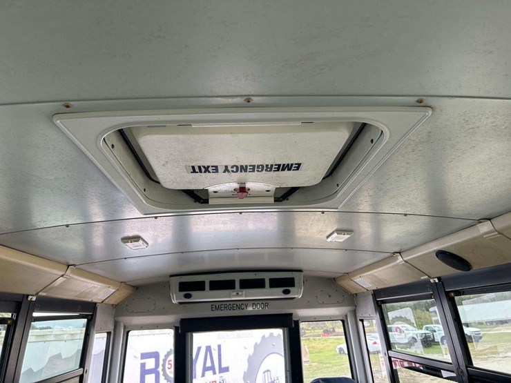 2007-freightliner-b2-image-22