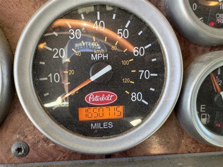 2005-peterbilt-387-image-22