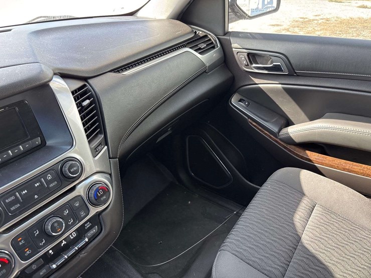 2016-chevrolet-tahoe-image-18