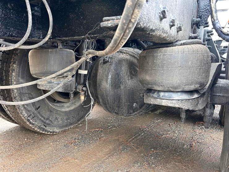 2008-peterbilt-388-image-19