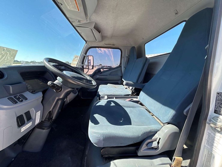 2016-mitsubishi-fuso-fec52s-image-16