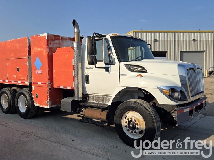 2009-international-7300-image-7