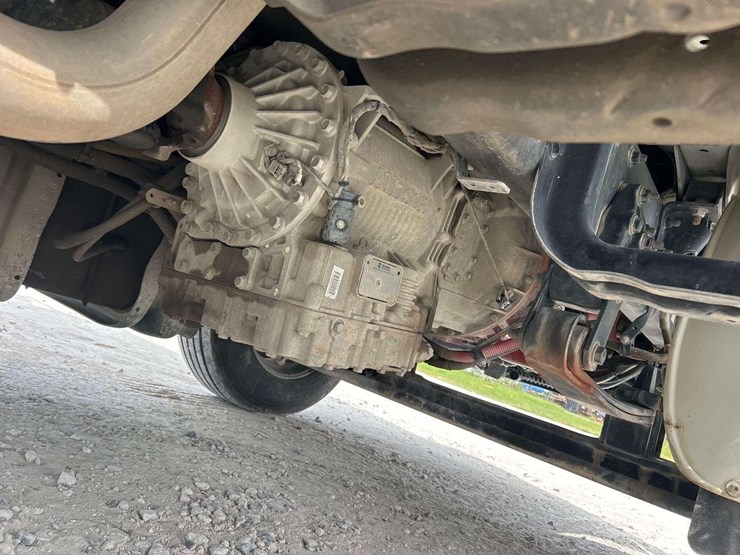 2018-freightliner-m2-106-lay-flat-roll-back-truck-image-26