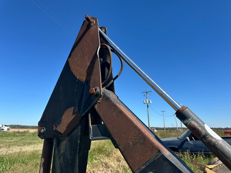 #32227-•-kelley-mfg-b70-backhoe-attachment-image-12