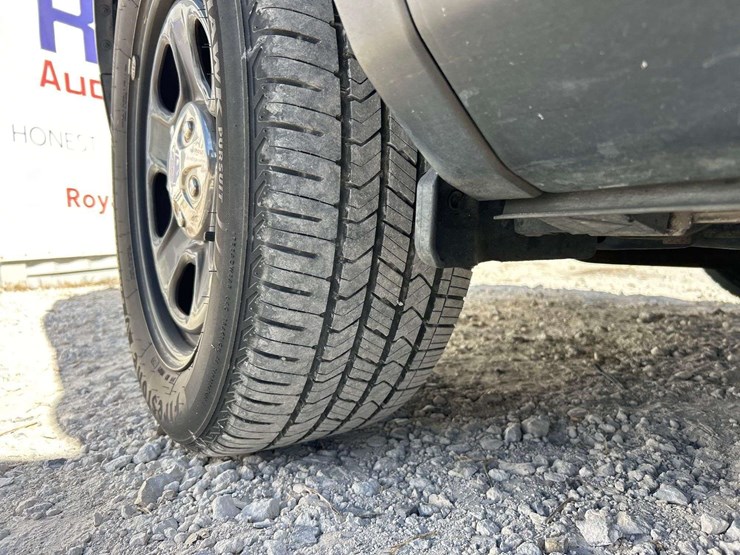 2019-ford-explorer-image-30