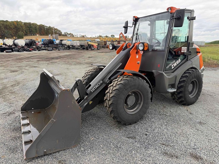 2023-hitachi-zw95-image-2