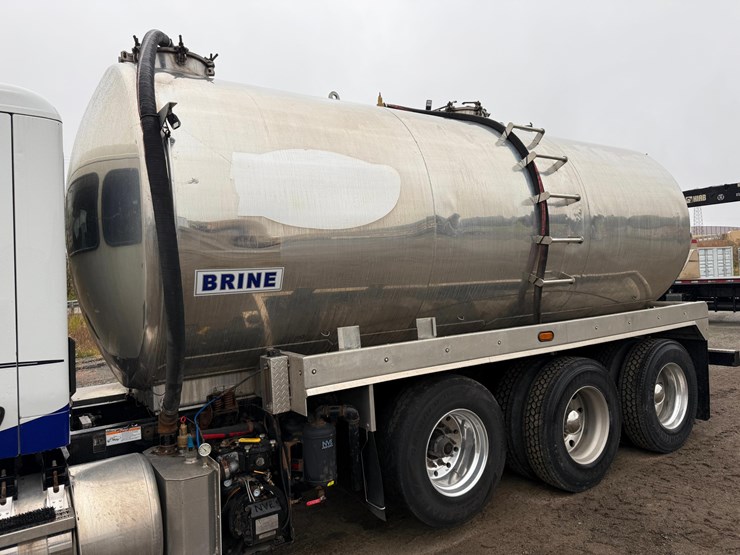 2019-peterbilt-567-image-13