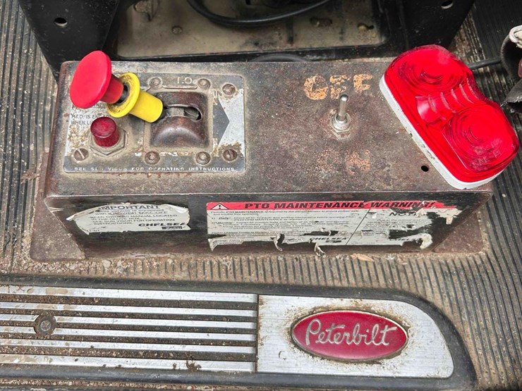 2008-peterbilt-388-image-39