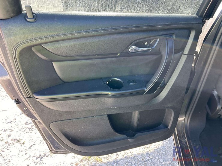 2016-chevrolet-traverse-image-21