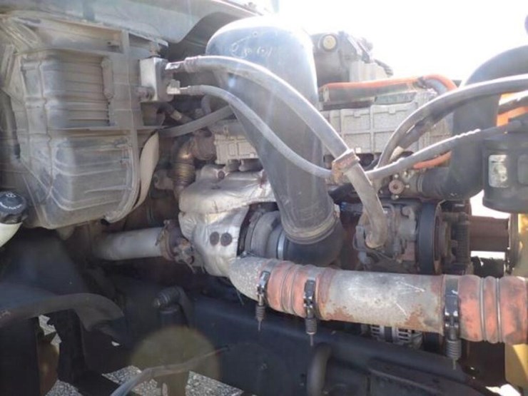 2016-freightliner-cascadia-t/a-hiway-tractor---day-image-31