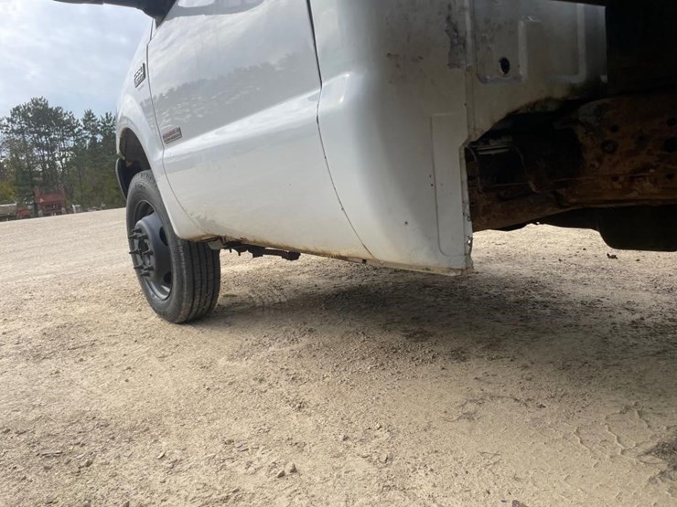 2004-ford-f550-image-14