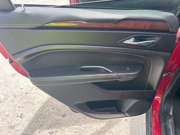 2012-cadillac-srx-image-18