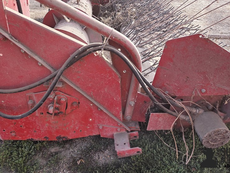 international-810-image-15