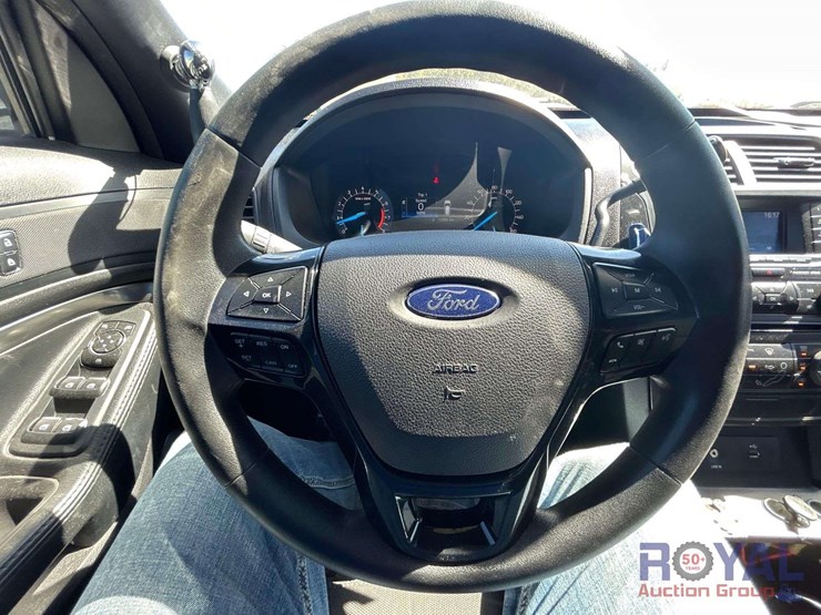 2018-ford-explorer-image-13