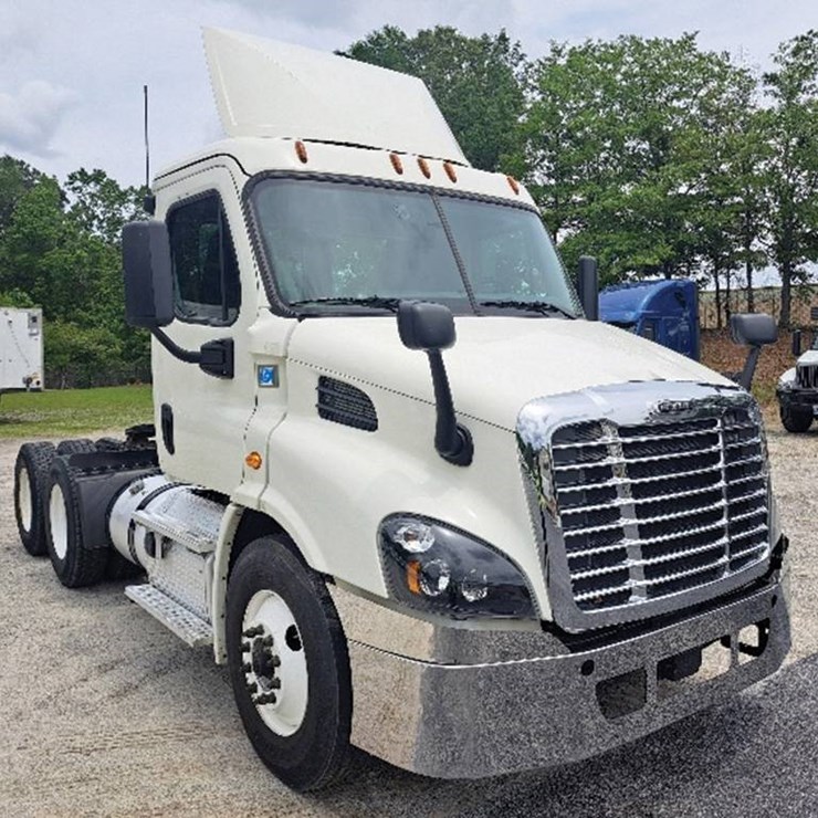 2019 FREIGHTLINER CASCADIA 113