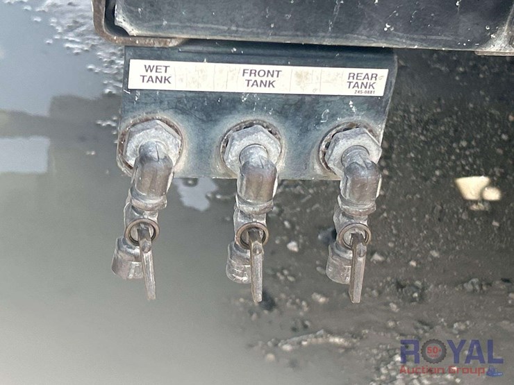 2012-crane-carrier-low-entry-t/a-rear-loader-garbage-truck-image-18