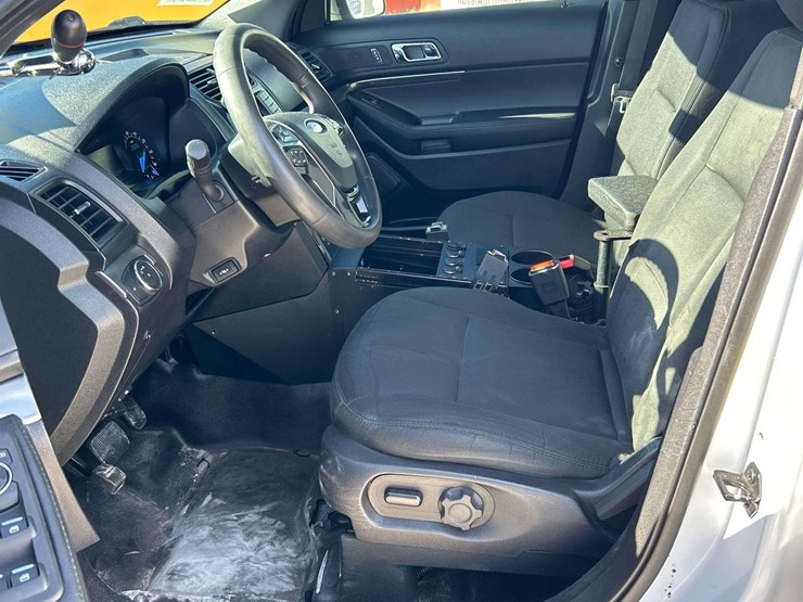 2019-ford-explorer-image-13