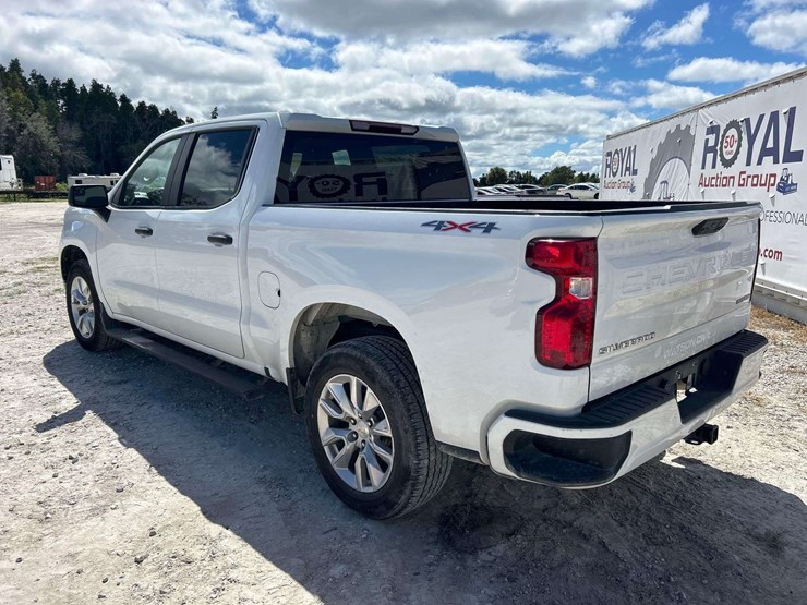 2022-chevrolet-silverado-image-4