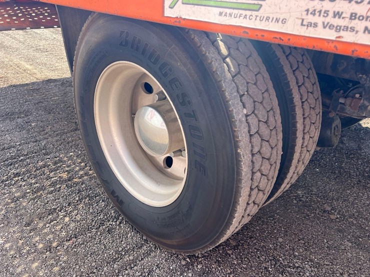 2016-peterbilt-pb337-flatbed-truck-image-22