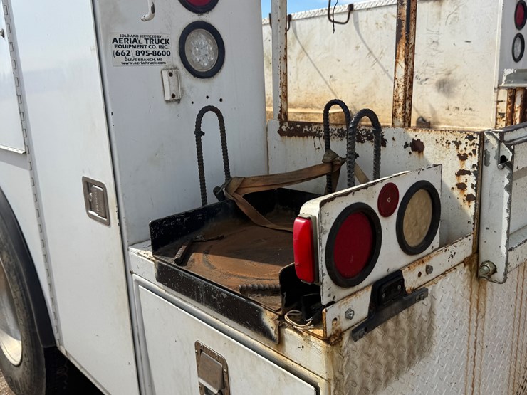 2015-ford-f650-image-22