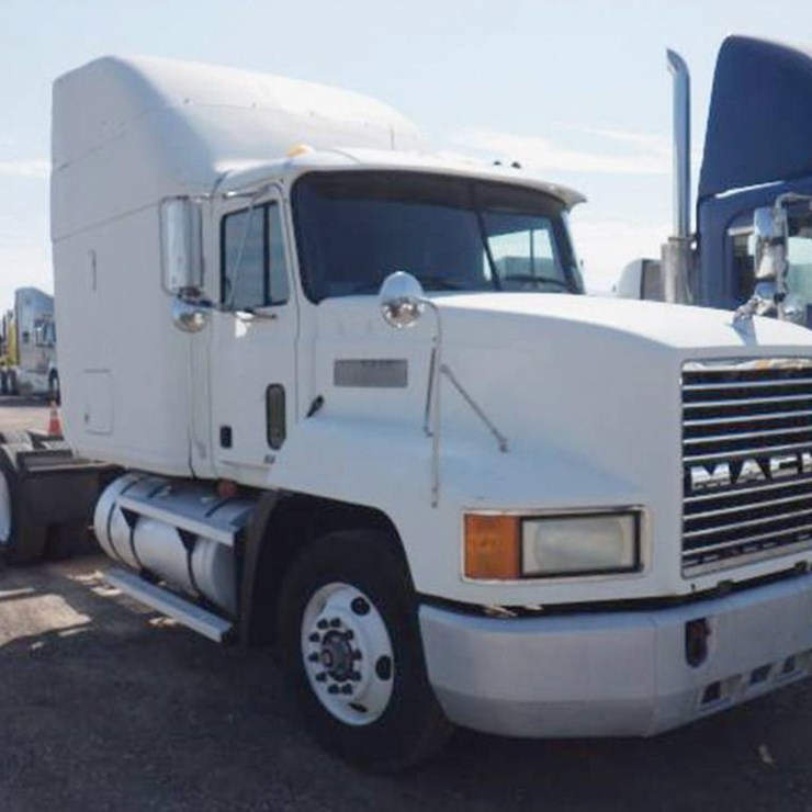 1999 MACK CH613