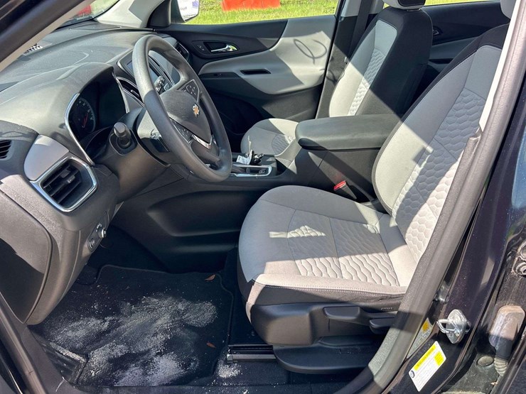 2021-chevrolet-equinox-ls-image-14