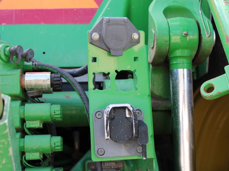 john-deere-8320-image-31