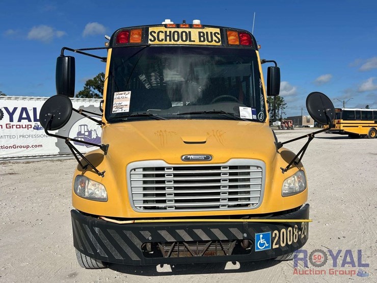 2009-freightliner-b2-image-22