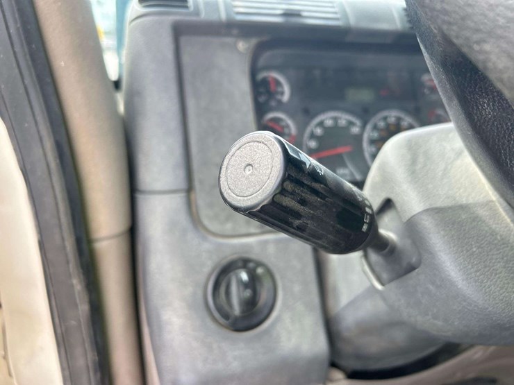 2015-freightliner-cascadia-125-image-23