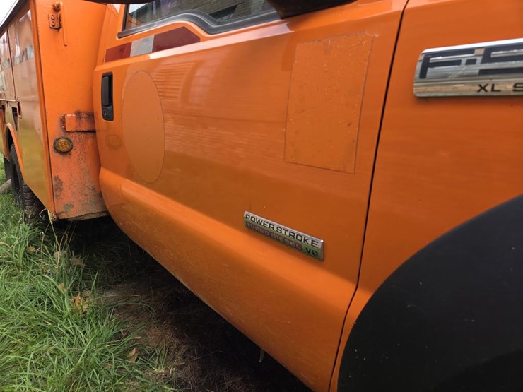 2005-ford-f550-xl-image-16